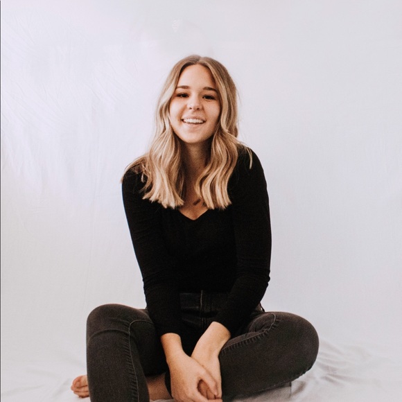 Meet your Posher, Rachel - Picture 2 of 2